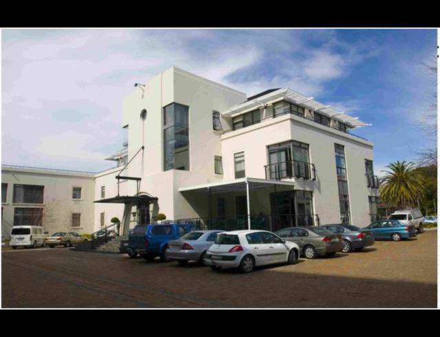 153M² OFFICE TO LET IN NEWLANDS